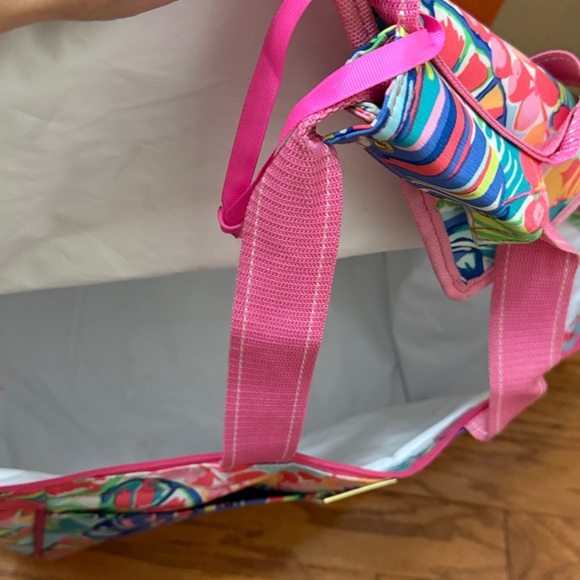 Lilly Pulitzer Vibrant Floral Cooler Bag in Pink & Multi - Picture 4 of 9